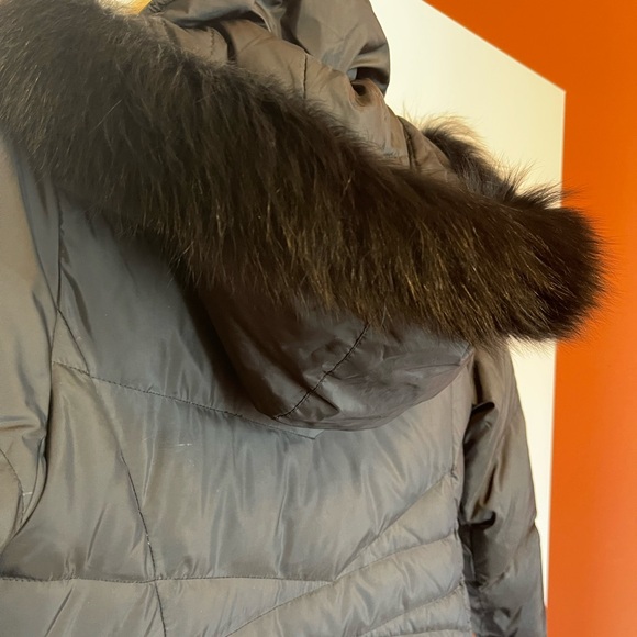 Beautiful Ellen Tracy Genuine Fur Trim Down Puffer Coat - Picture 4 of 8